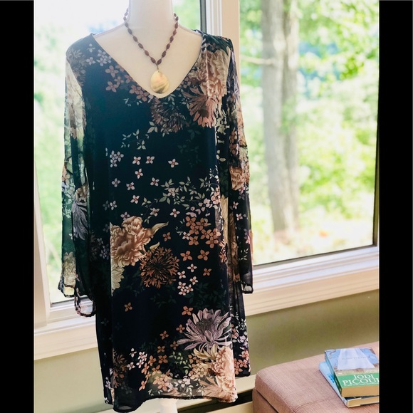 🆕 💲OCTOBER LOVE NAVY FLORAL DRESS - Picture 2 of 6